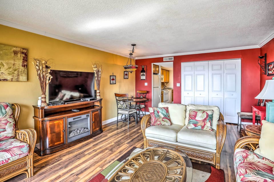 Living Room | Sleeper Sofa | Central A/C & Heating | Free WiFi