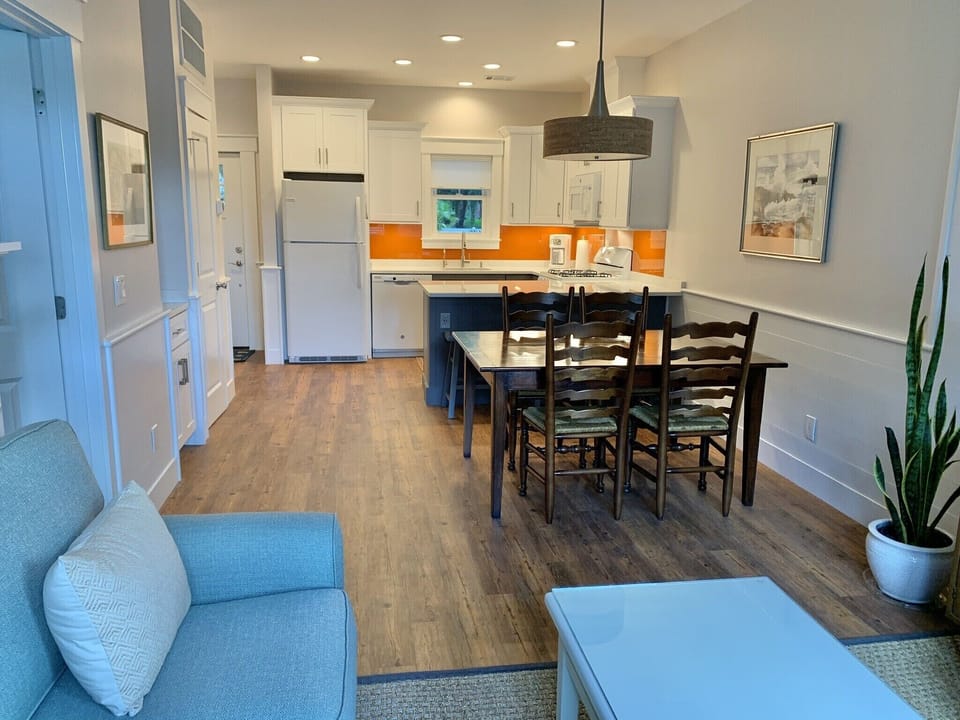 Open plan kitchen/dining/living
