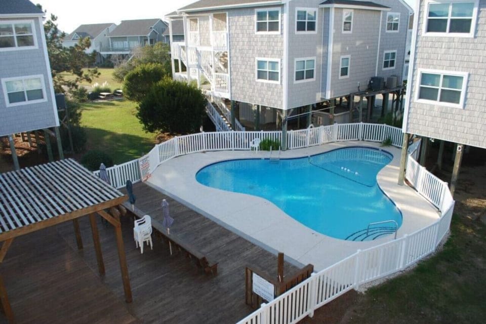 Relaxing Pool