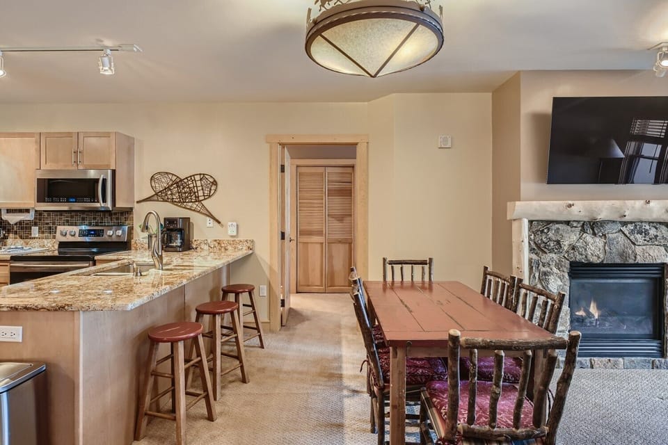 CS320 Dining Area