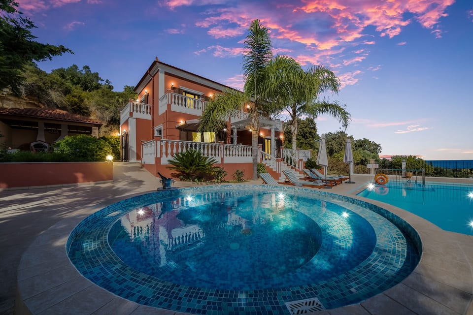 Iro Royal villa in west Chania: open air Jacuzzi, swimming pool and amazing view