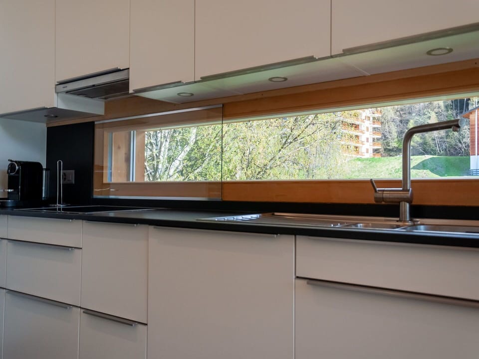 Building, Window, Cabinetry, Wood, Material Property, Shade, Flooring, Rectangle, Glass