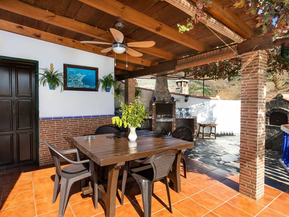Table, Furniture, Property, Chair, Wood, Interior Design, Plant, Floor, Houseplant, Shade