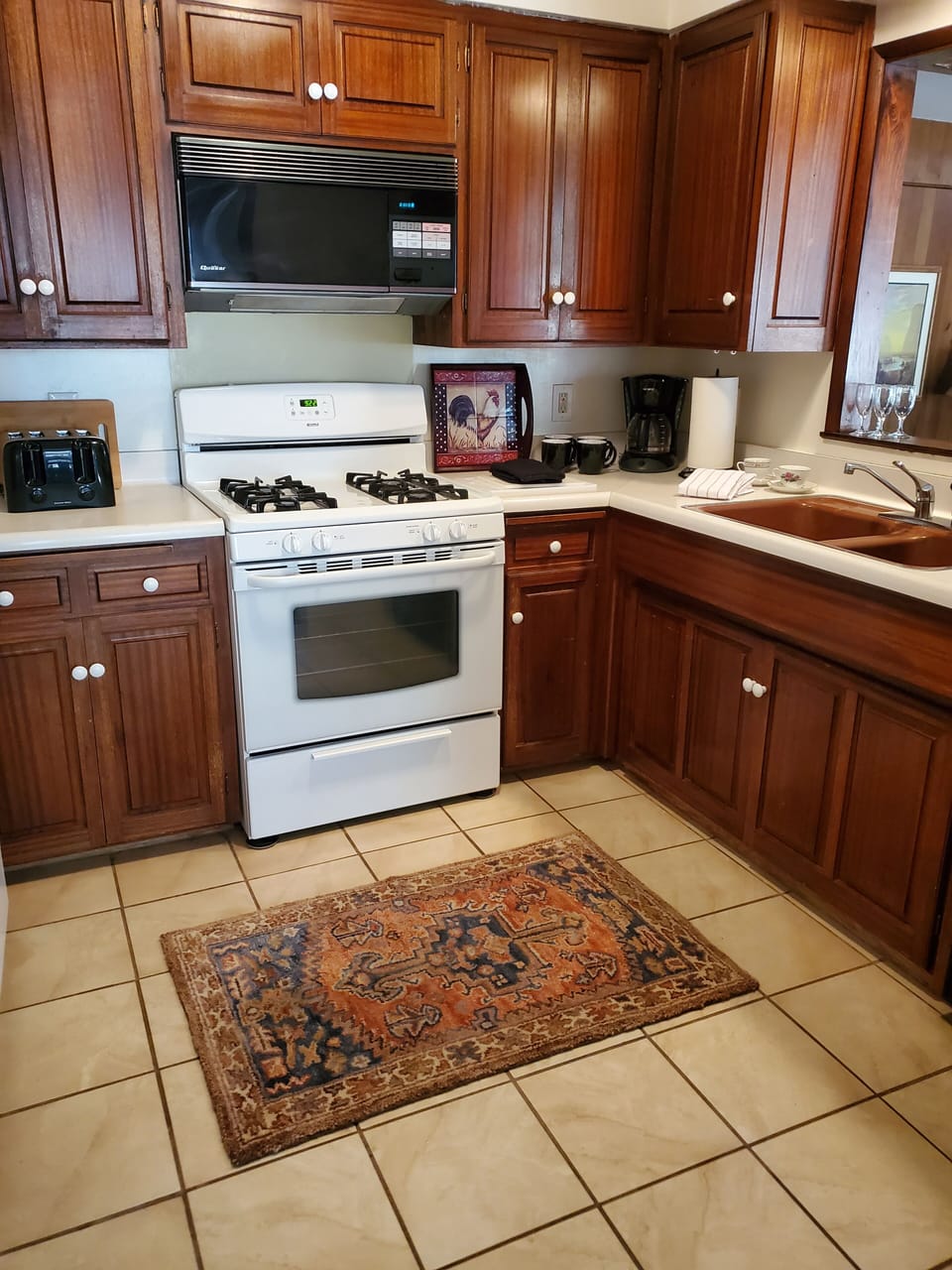  Fully Equiped Kitchen Microwave Stove/  Refridgerator,Toaster ,Coffee maker etc