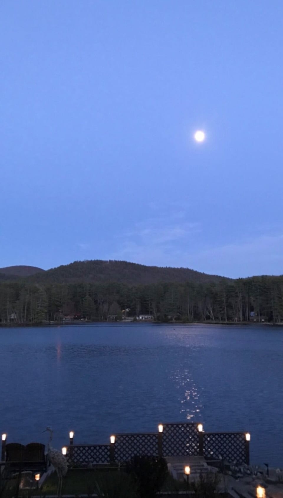 Moon rising over Lake Vanare 