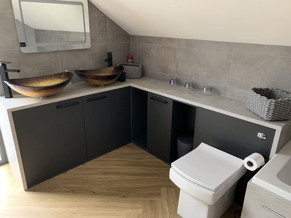 En-suite for master bedroom