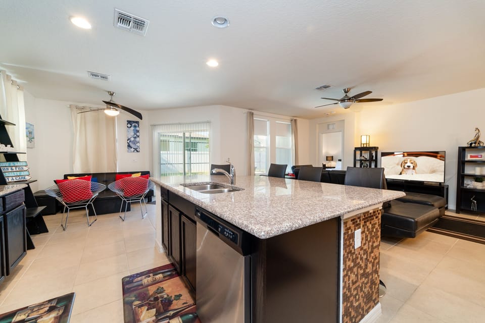 Breakfast bar with seating for 3