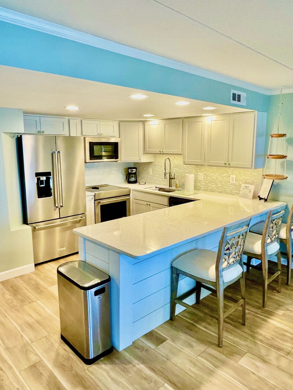 Our Brand New Remodeled Condo - Chefs Kitchen! Bring your Chef with you !