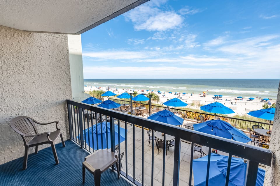 Balcony with Amazing Views of the Ocean