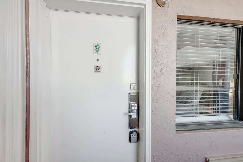 Private Entry w/ Easy Access
