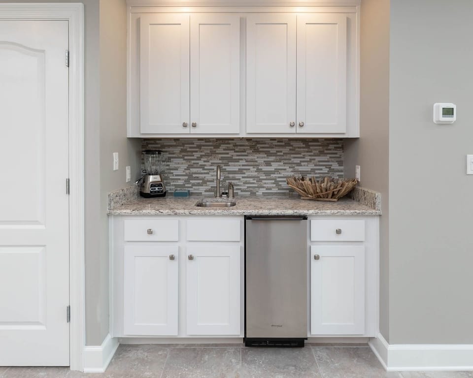 bar area with ice maker