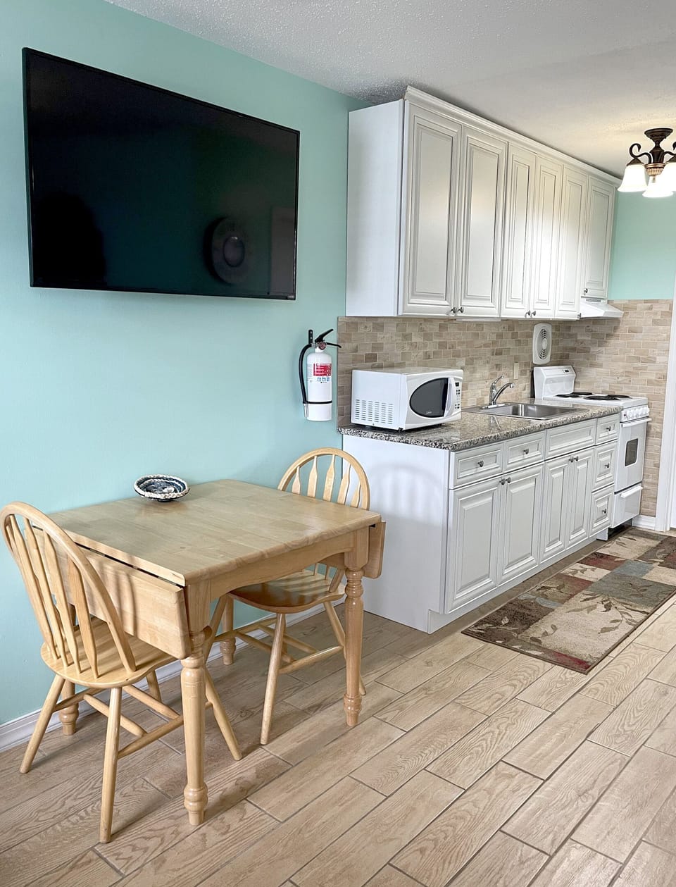 Living Room Smart TV With Cable