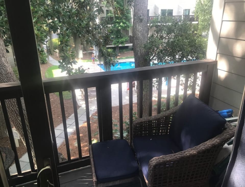 Balcony w/pool view