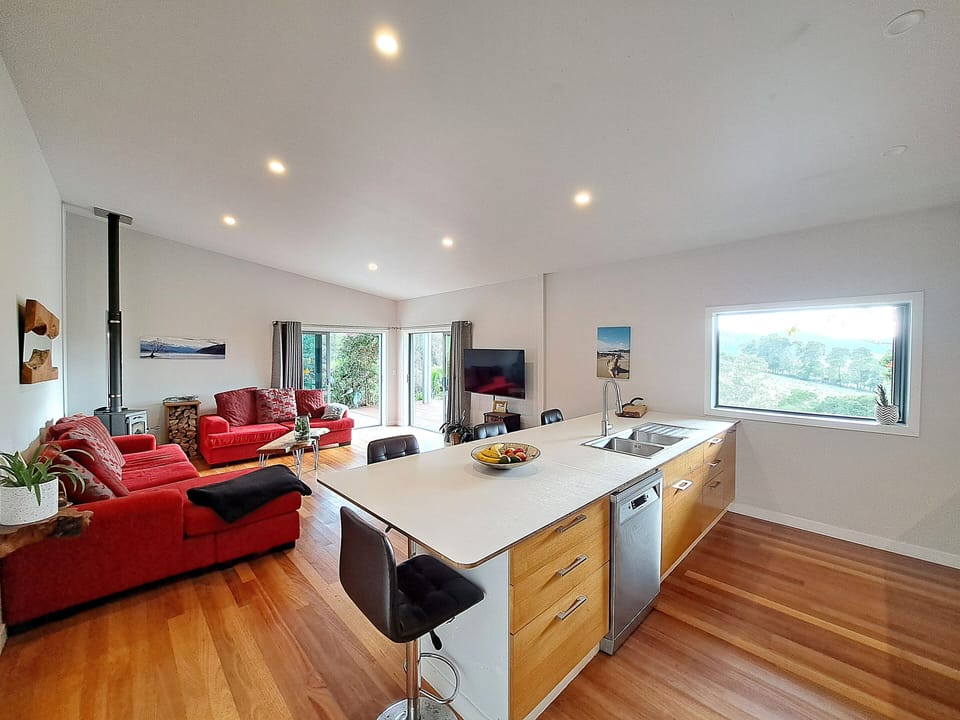 Open plan living/ kitchen