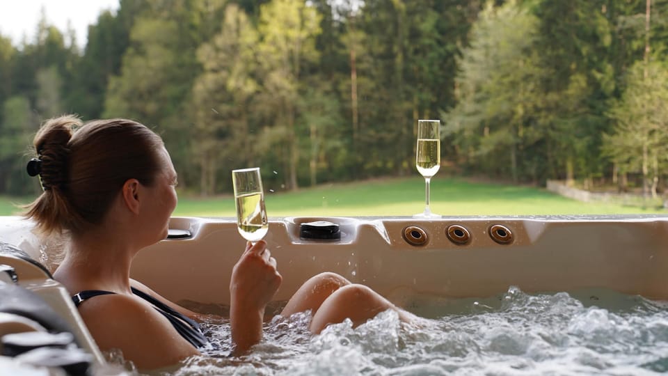 Outdoor spa tub