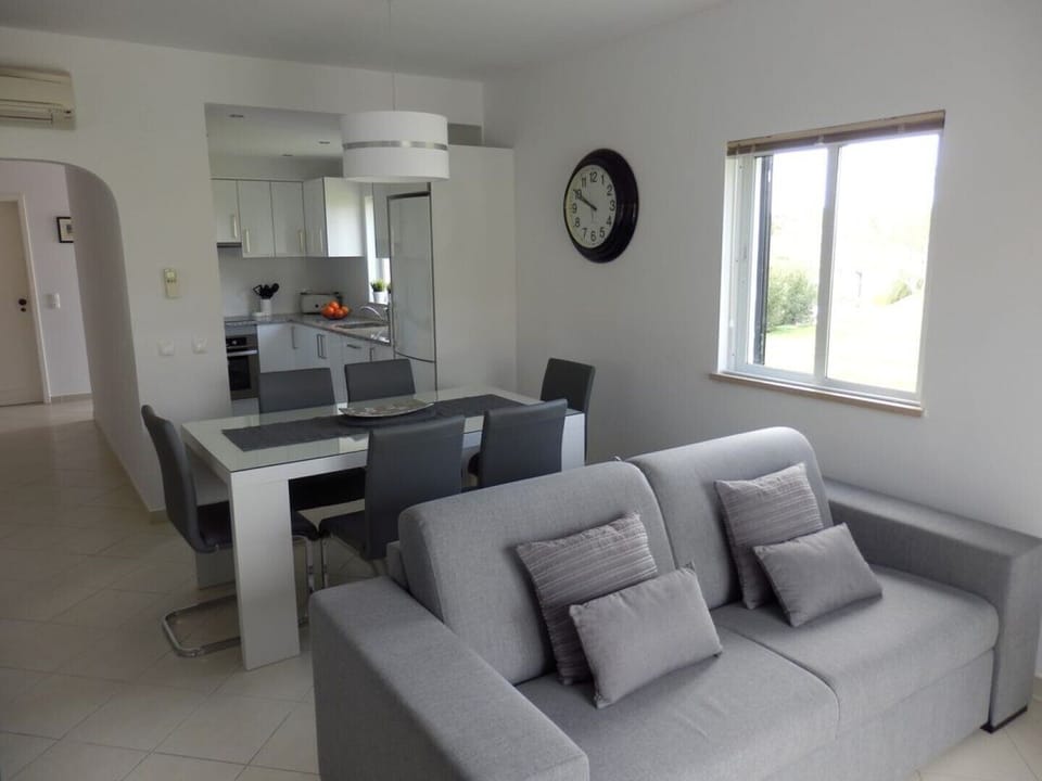 Lovely modern  spacious apartment  on a large corner plot 