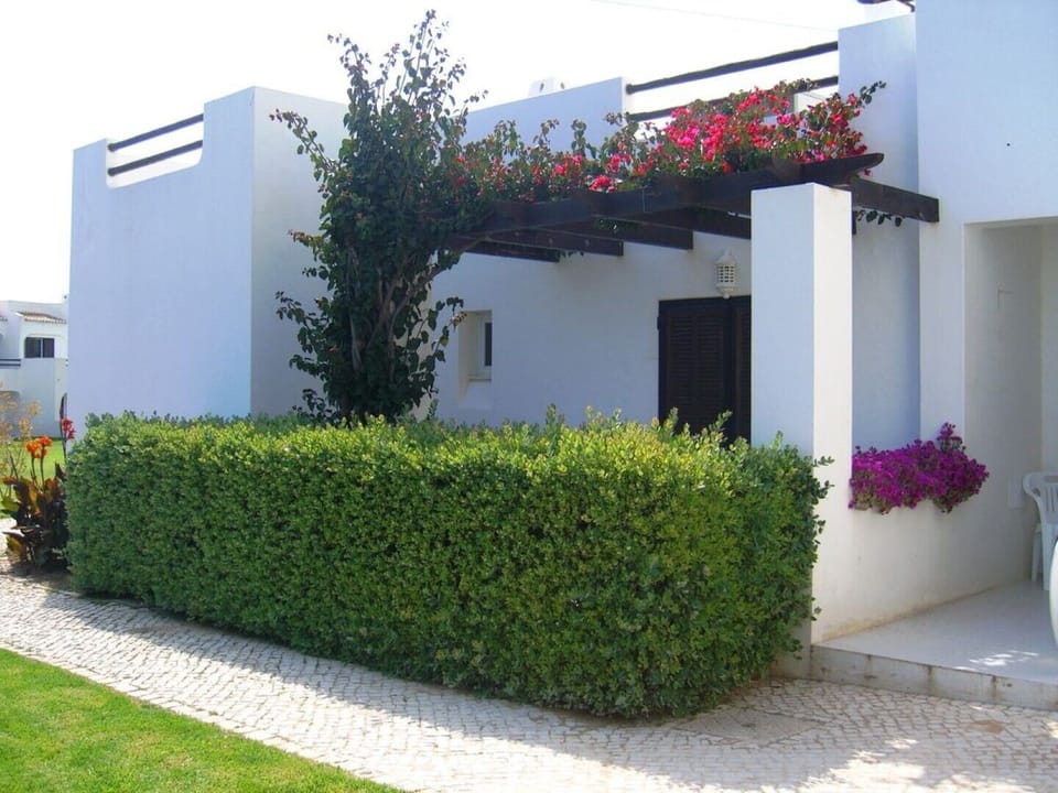 Lovely Corner apartment  with 2  patio areas  