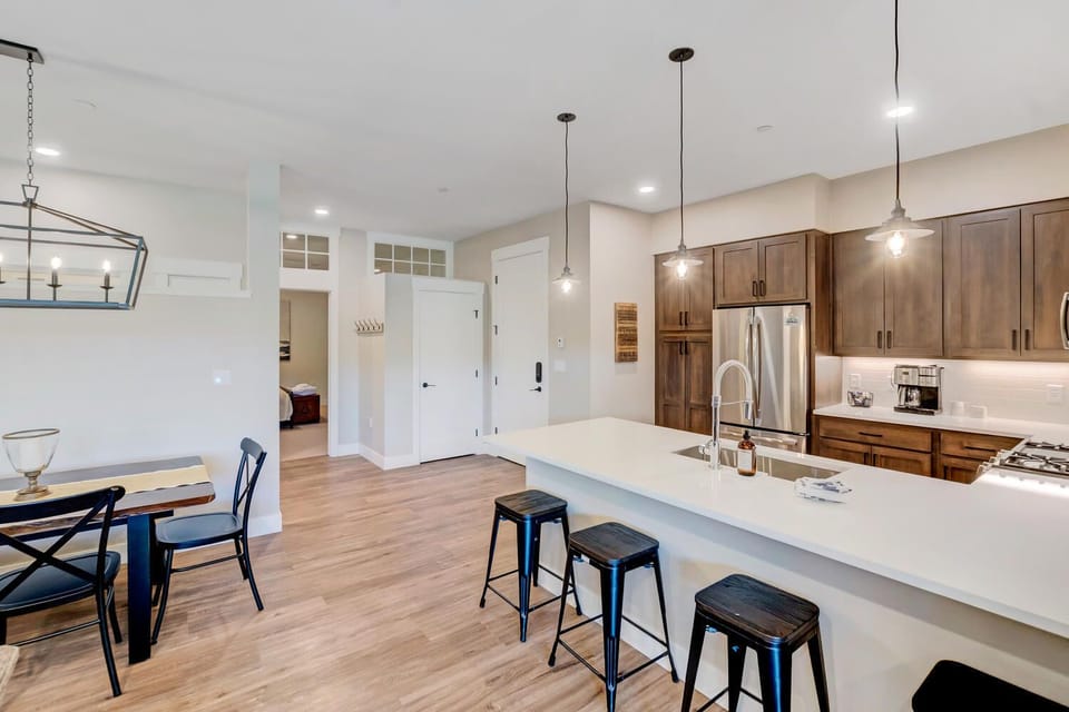 Large Counter Bar Area with Seating for 4 Guests