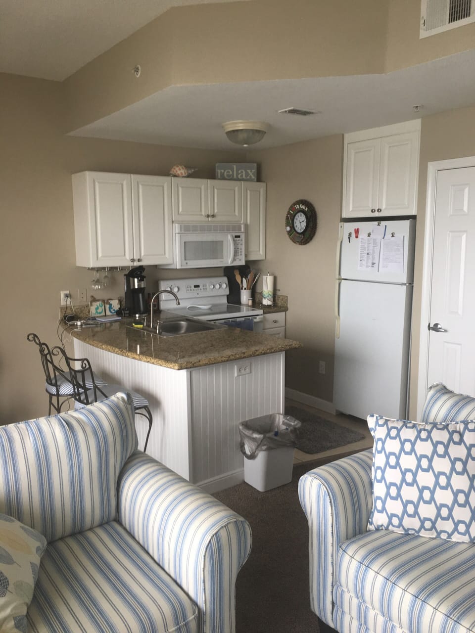 Kitchenette with everything you need for your vacation 
