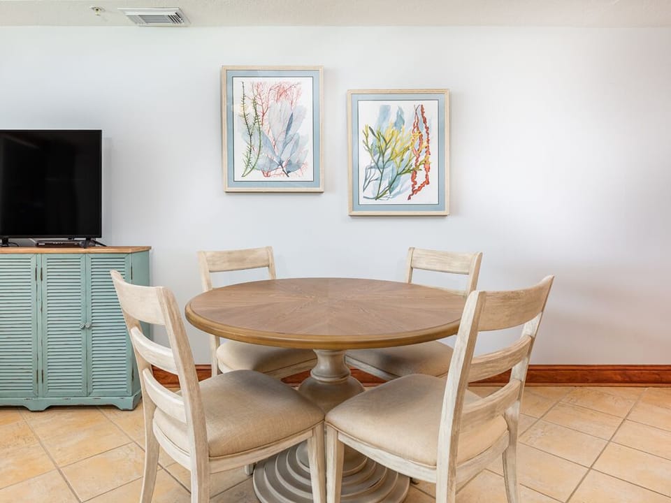 Dining table seats 4