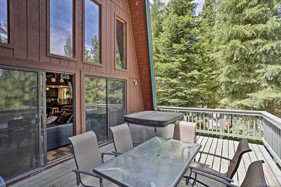 Deck | Outdoor Seating | Gas Grill | Hot Tub
