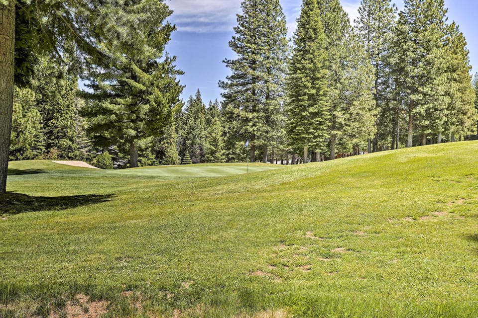 Nearby | Putting Green