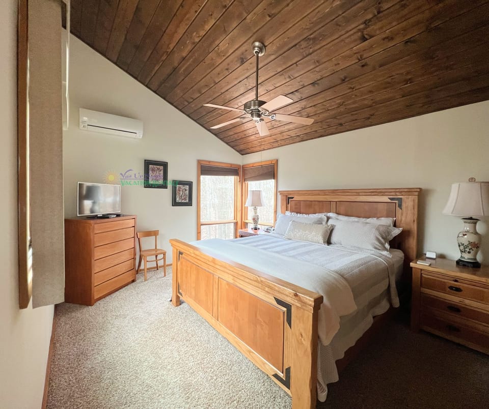 Upstairs master bedroom with king bed. - Upstairs master bedroom with king bed.