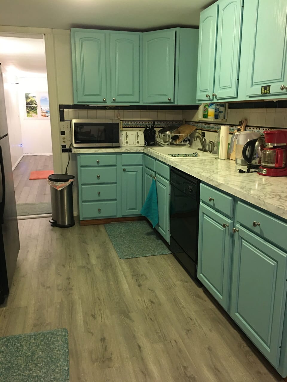 Little kitchen have all the appliance need it 