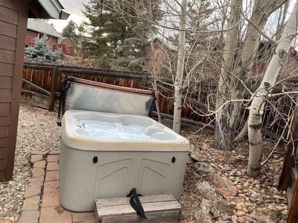 Hottubinfencedbackyard(2)