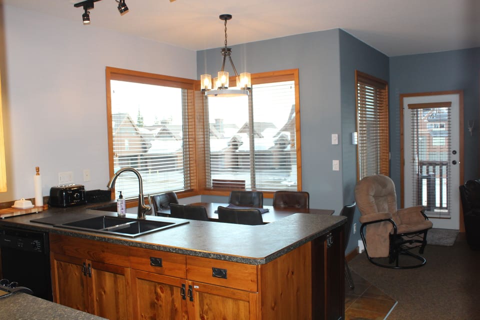 Dining table seats 6, leather comfy chairs many windows. 