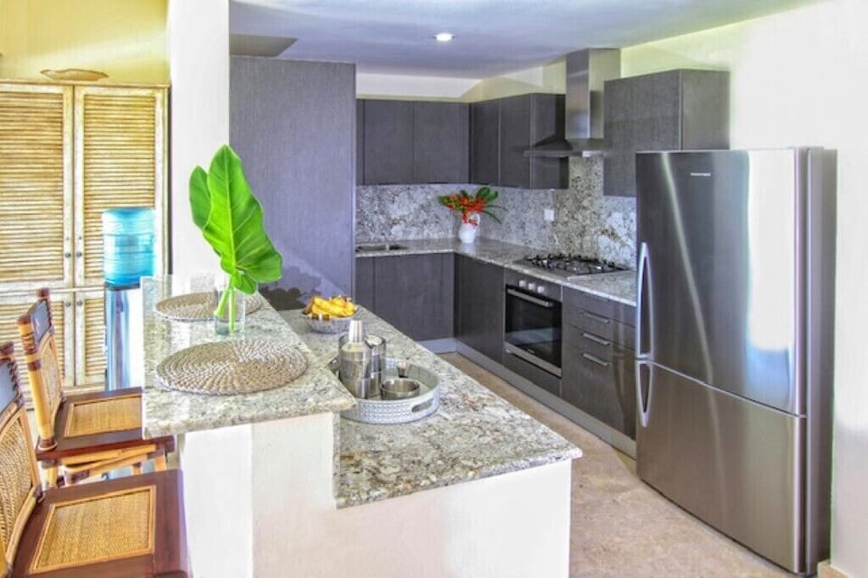 Spacious 3 BDR fully-equipped condo with pool and golf view (1745)