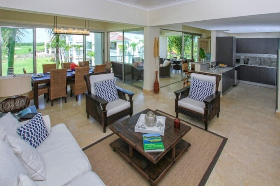 Spacious 3 BDR fully-equipped condo with pool and golf view (1744)