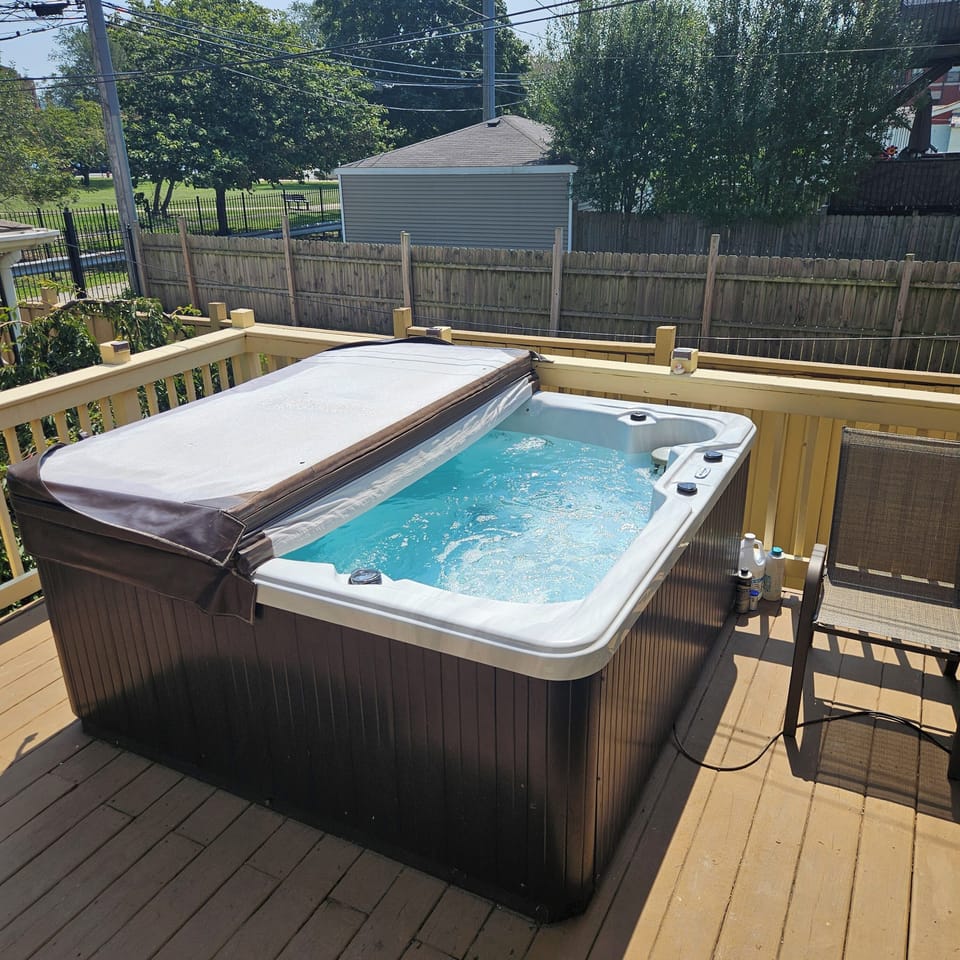 Hot tub available for $50 first night..