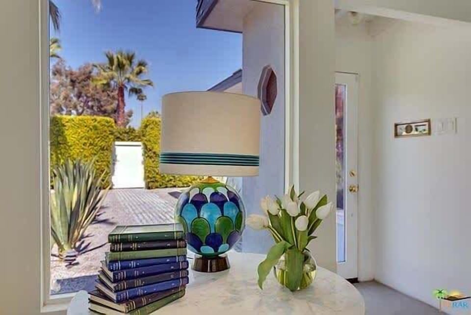 Step into elegance with our beautifully styled entryway by Grace Homes. This welcoming entry table sets the tone for the rest of the house, inviting you into a space that blends warmth and sophistication. Your perfect retreat starts here!