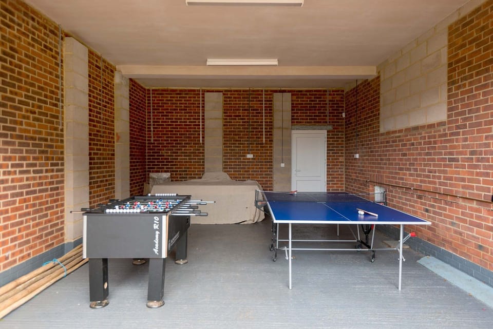 Mews Hill Games Garage
