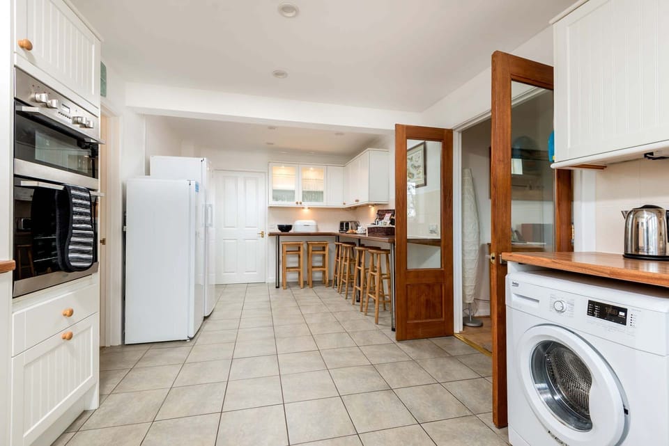 Criddlestyle Cottage Large Kitchen and Breakfast Bar