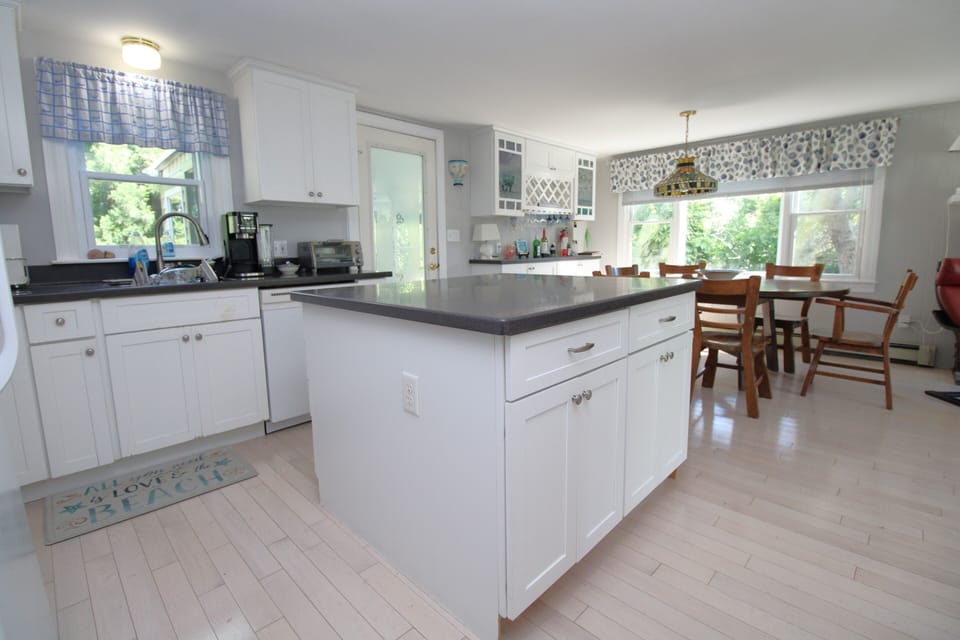 Middle Level Kitchen/Dining