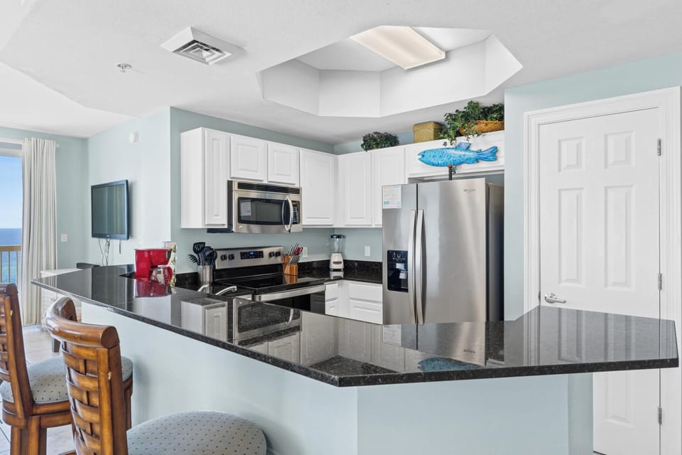 Kitchen with Breakfast Bar