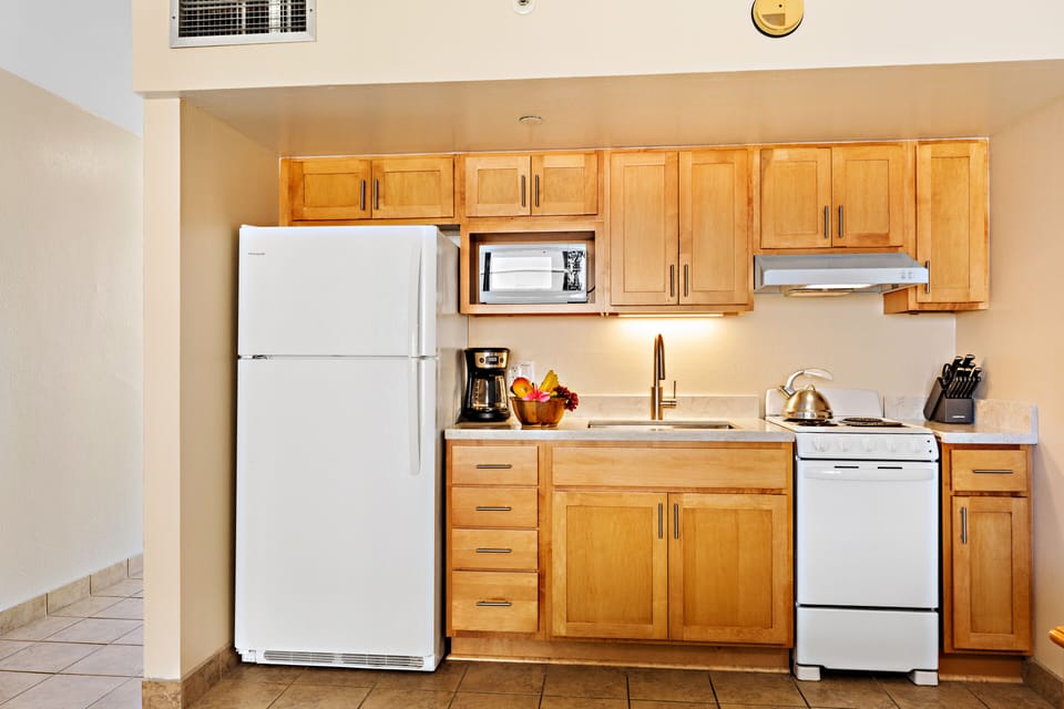 Fully equipped kitchen. Just bring your groceries!