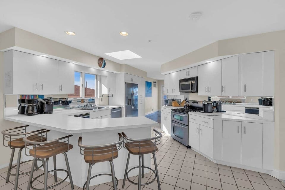 Full Kitchen with cookware and Dishware