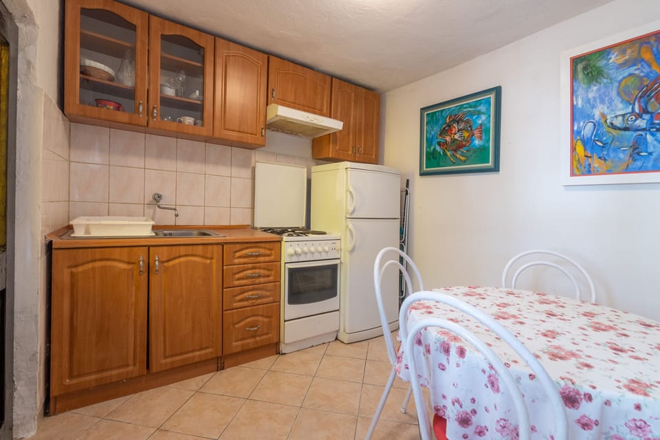 Kitchen 1