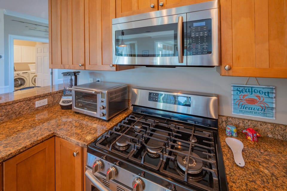 The Refuge. Near Fenwick Island, Ocean City, Bethany Beach. Five burner stove.