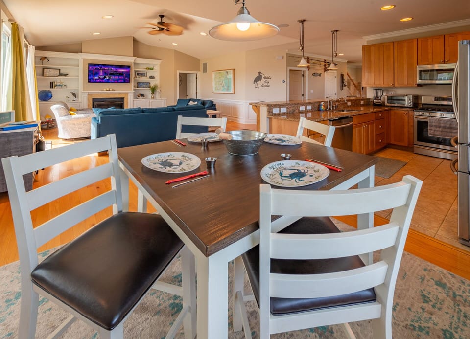 The Refuge. Near Fenwick Island, Ocean City, Bethany Beach. Breakfast nook.