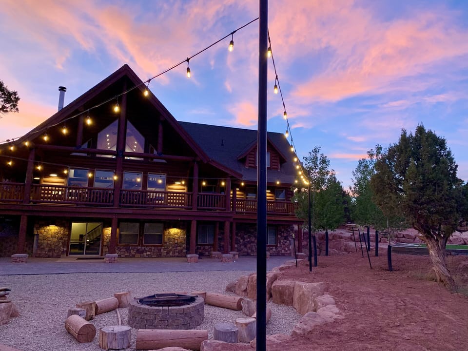 Firepit & lights out back! Pink sky arrives at sunset, don't miss it!