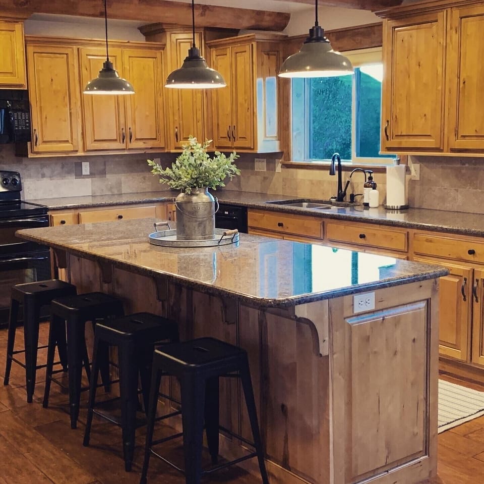Well-stocked kitchen w/granite counters and plenty of space for everyone!
