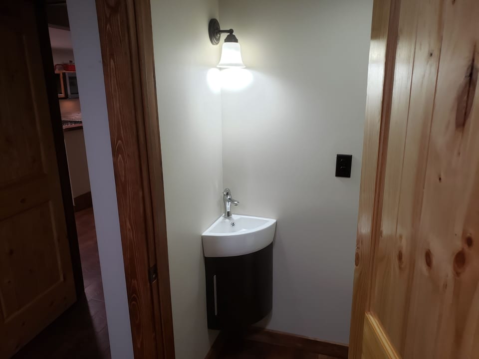 1/2 bath sink
