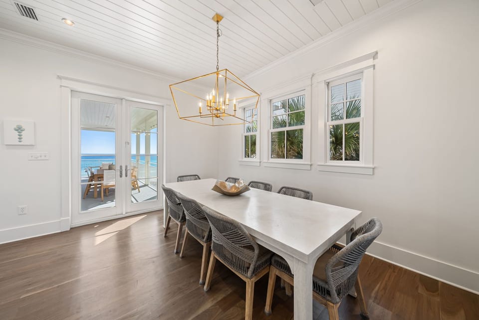 Dining Area - Seating for 8