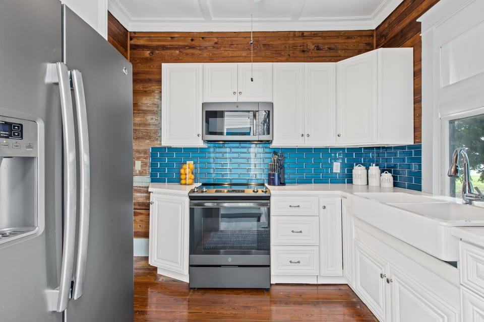 Lots of cabinet space