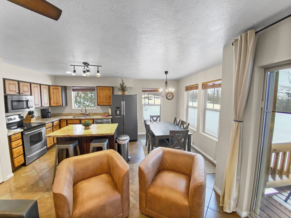 Plenty of Dining Space!