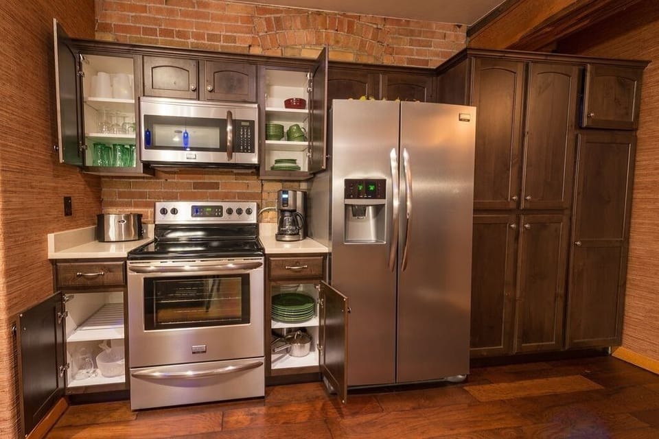 Kitchen (fully equipped)